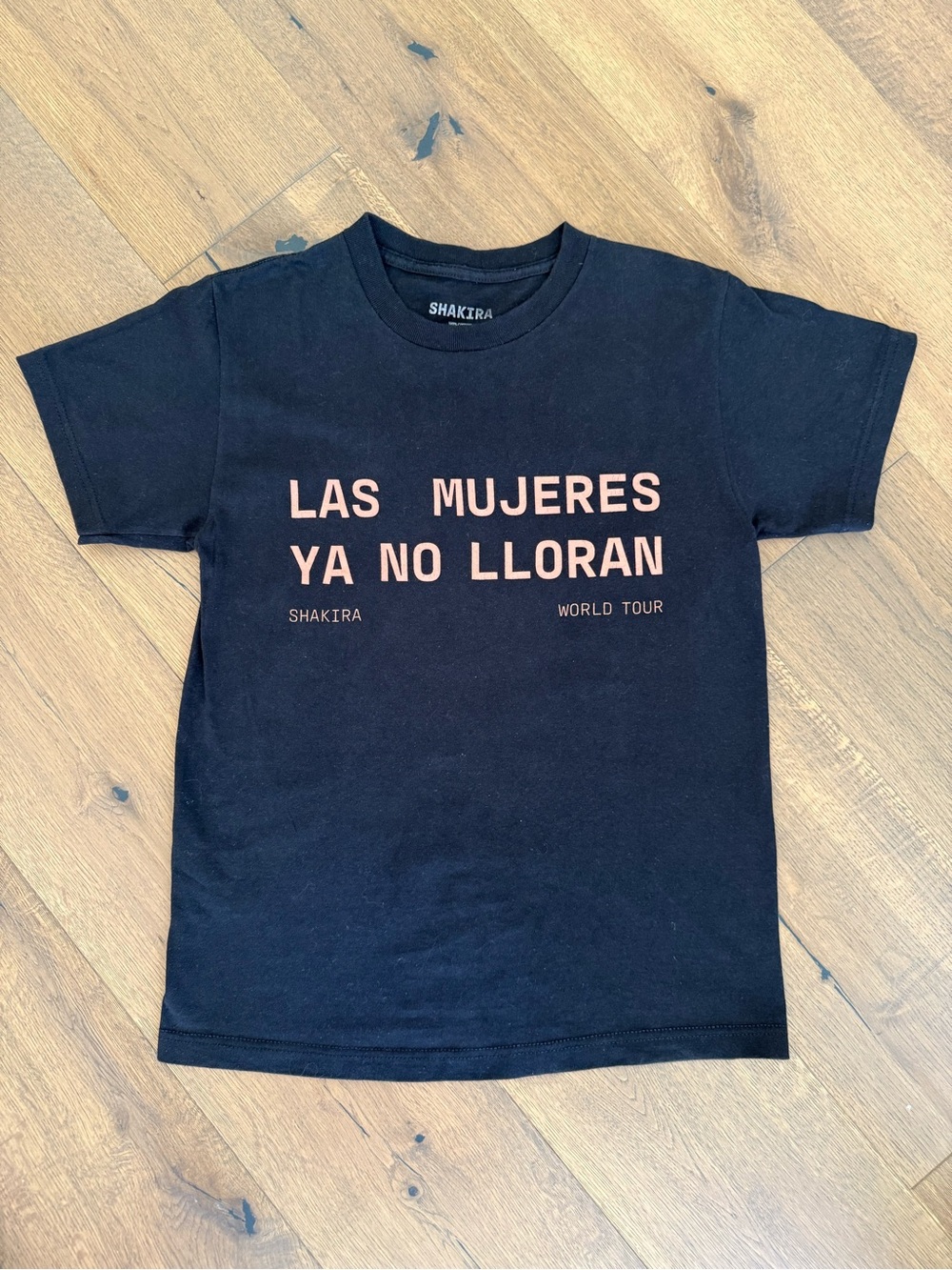 Shakira women’s 'Las Mujeres Ya No Lloran' Black Graphic Band Tee